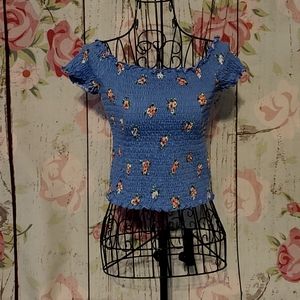 SO Junior's Medium Crop Top